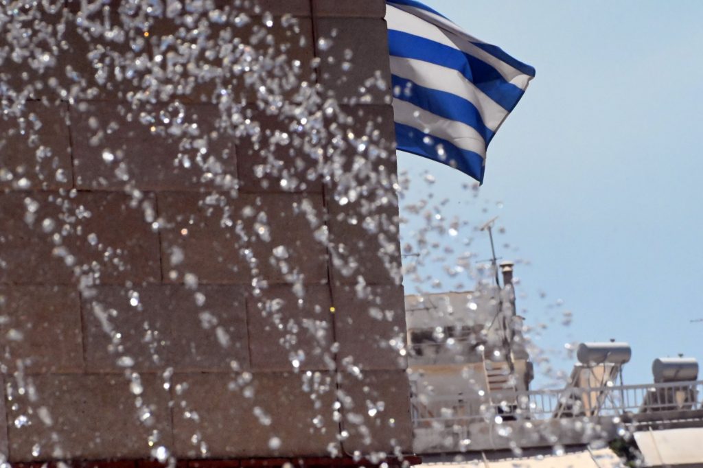 Καιρός:-Νέο-έκτακτο-δελτίο-της-ΕΜΥ-για-τον-καύσωνα-–-Μέχρι-πότε-και-πού-θα-ψηθούμε-με-43άρια